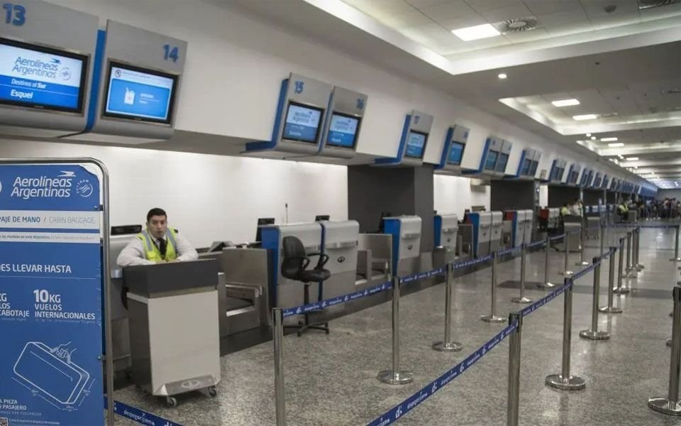 Anunciaron un paro total en Aerolíneas Argentinas