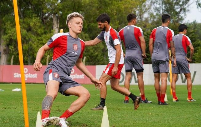 El Pincha, con Enzo Pérez adentro y Carrillo al banco
