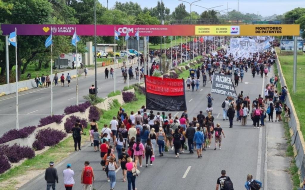 Trastornos en la Autopista por una protesta de organizaciones sociales