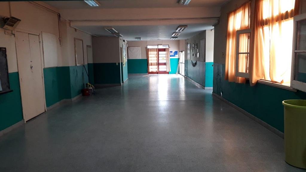 Saquearon una escuela y se llevaron tres materias