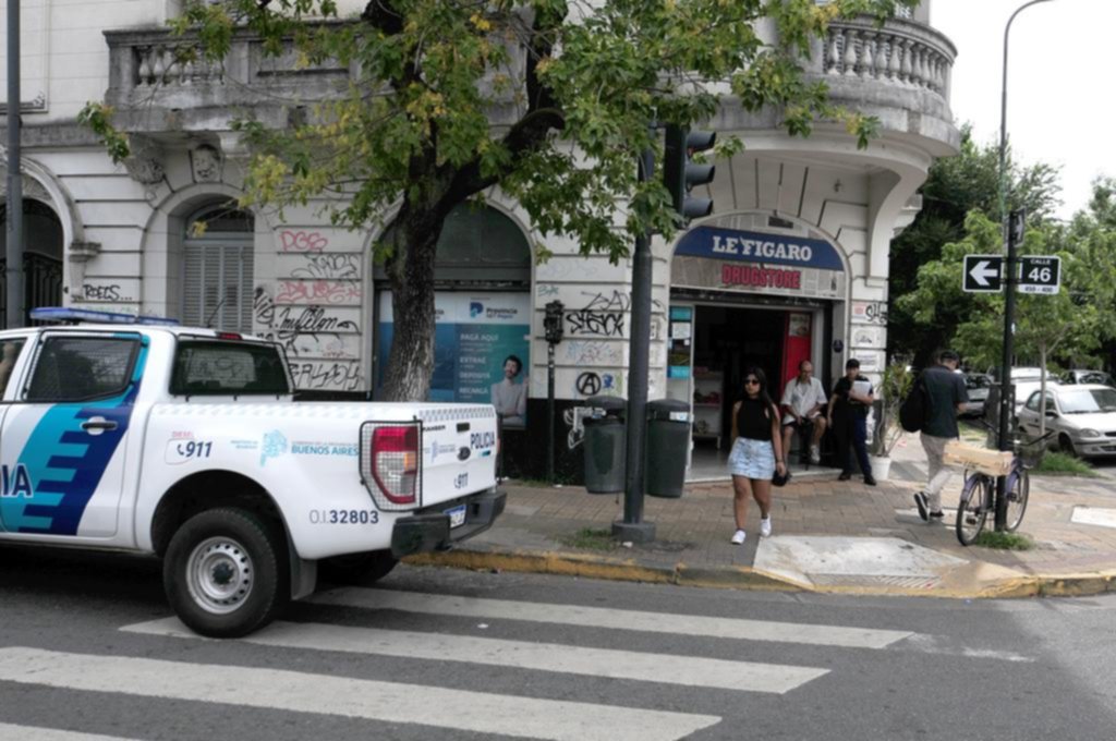 Motochorros armados y a puro culatazo para atacar comercios de Diagonal 80