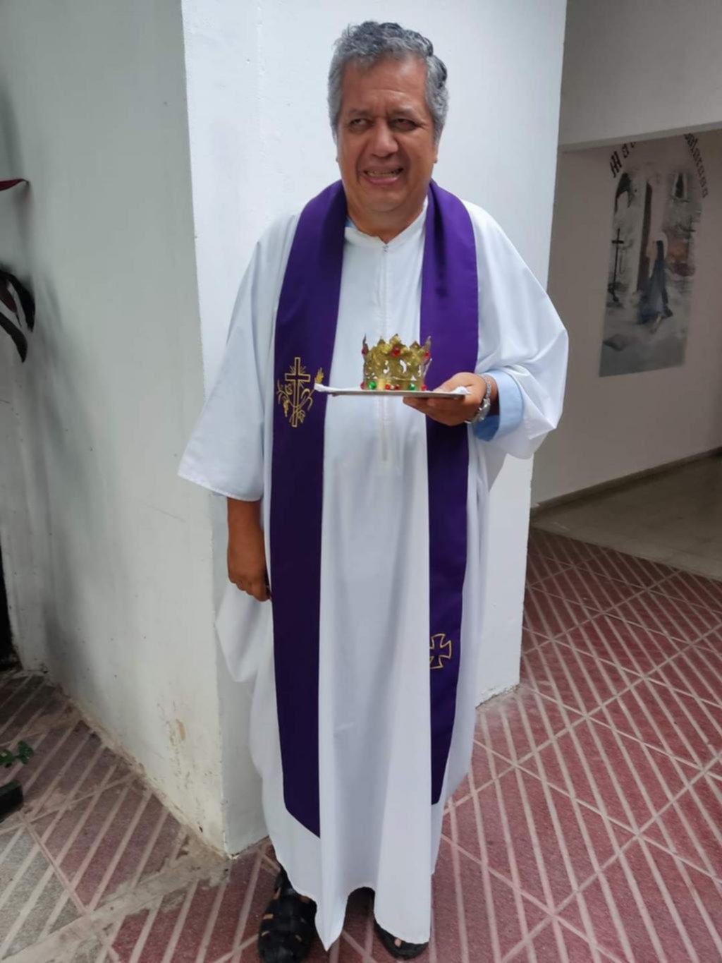 Devolvieron la corona robada a la Rosa Mística