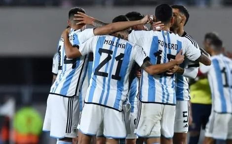 Dos mediocampistas argentinos, en la mira de un equipo grande de Inglaterra