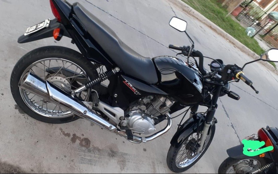 Entraron a un edificio y se llevaron una motocicleta, a metros de Plaza Islas Malvinas