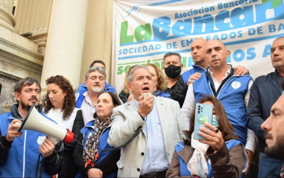 Paritarias: Bancarios cerraron un salario mínimo de un millón de pesos