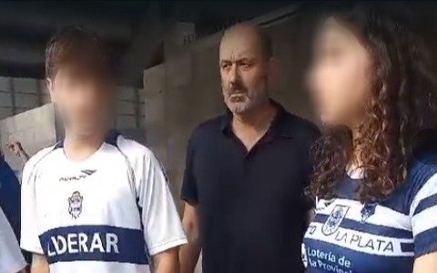 El asesor del Gobierno, Federico Sturzenegger, fue abucheado por los hinchas en el Bosque