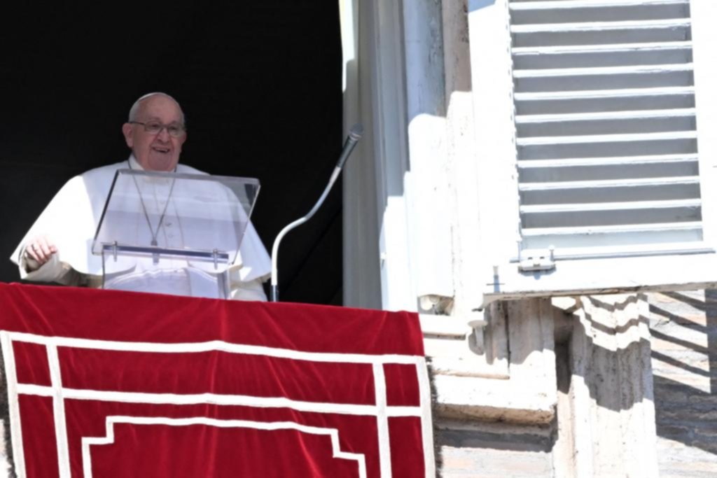 El Papa reapareció tras superar un estado gripal