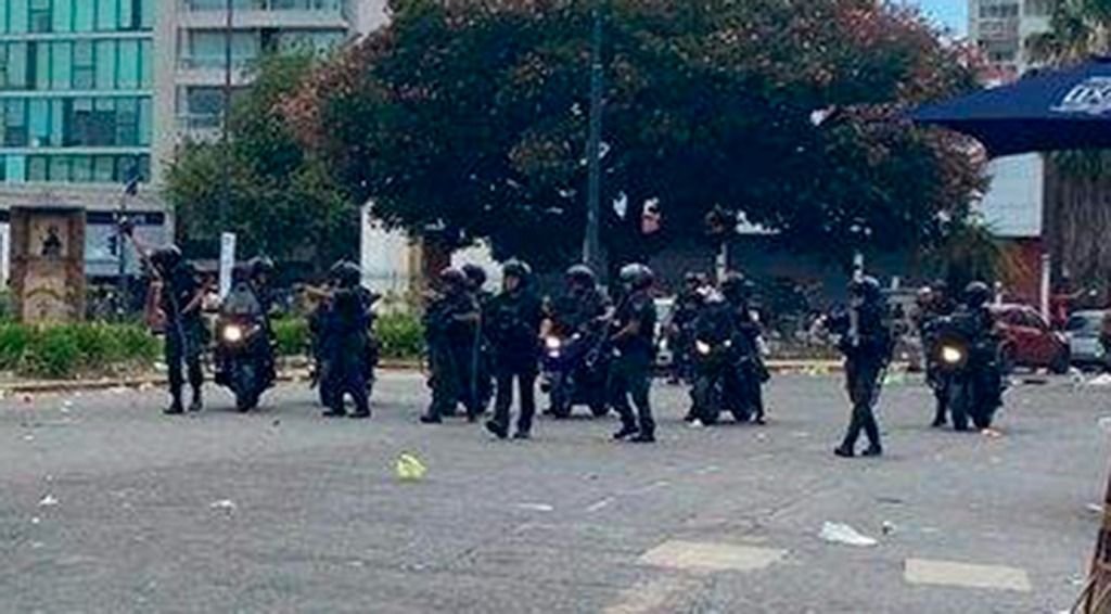 El amplio operativo de seguridad no pudo evitar corridas y balas de goma
