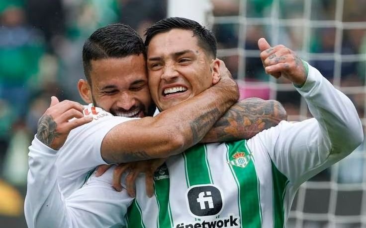 “Chimy” Avila aportó un gol en el triunfo del Betis sobre Athletic de Bilbao