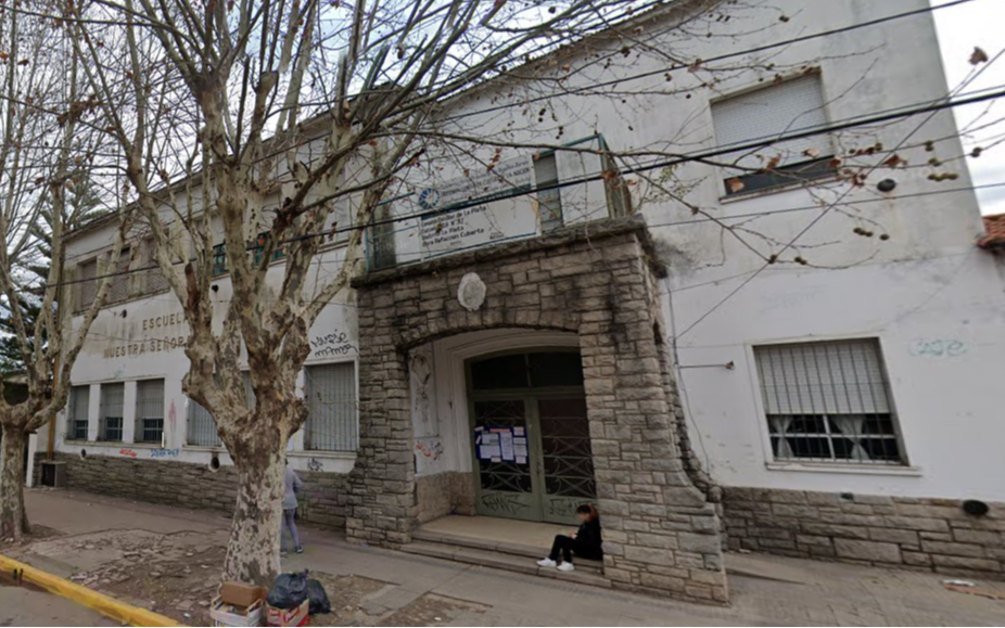 Escuelas de La Plata en mal estado, entre obras inconclusas y robos, a días del inicio de clases