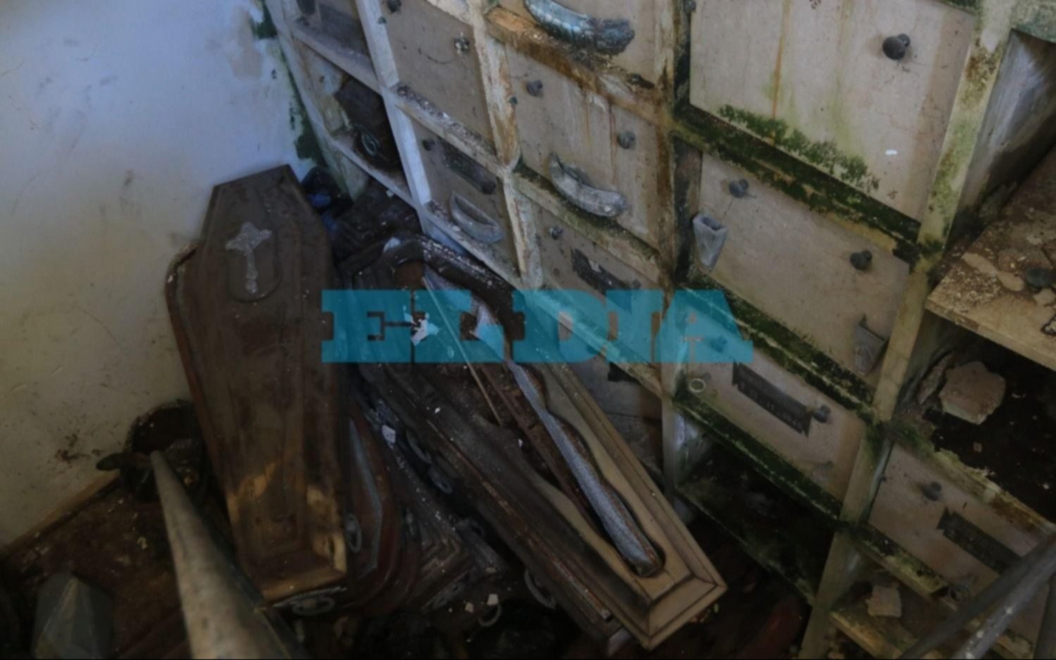 Conmoción: encontraron dos mil bolsas con restos humanos en el cementerio de La Plata