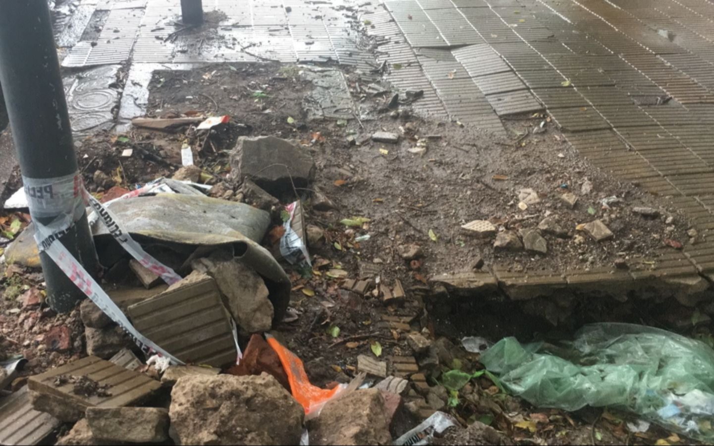 Una obra sin terminar, un peligro para los platenses en pleno centro