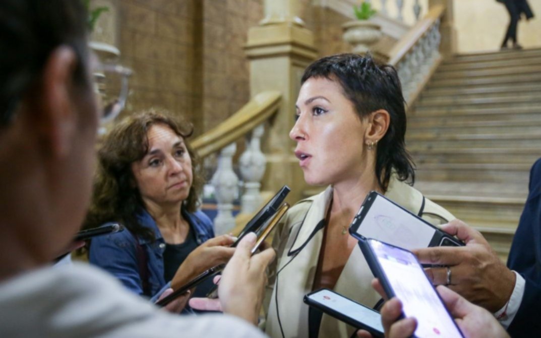 Mayra Mendoza acompañó a Kicillof en su reclamo por la quita de fondos a la Provincia