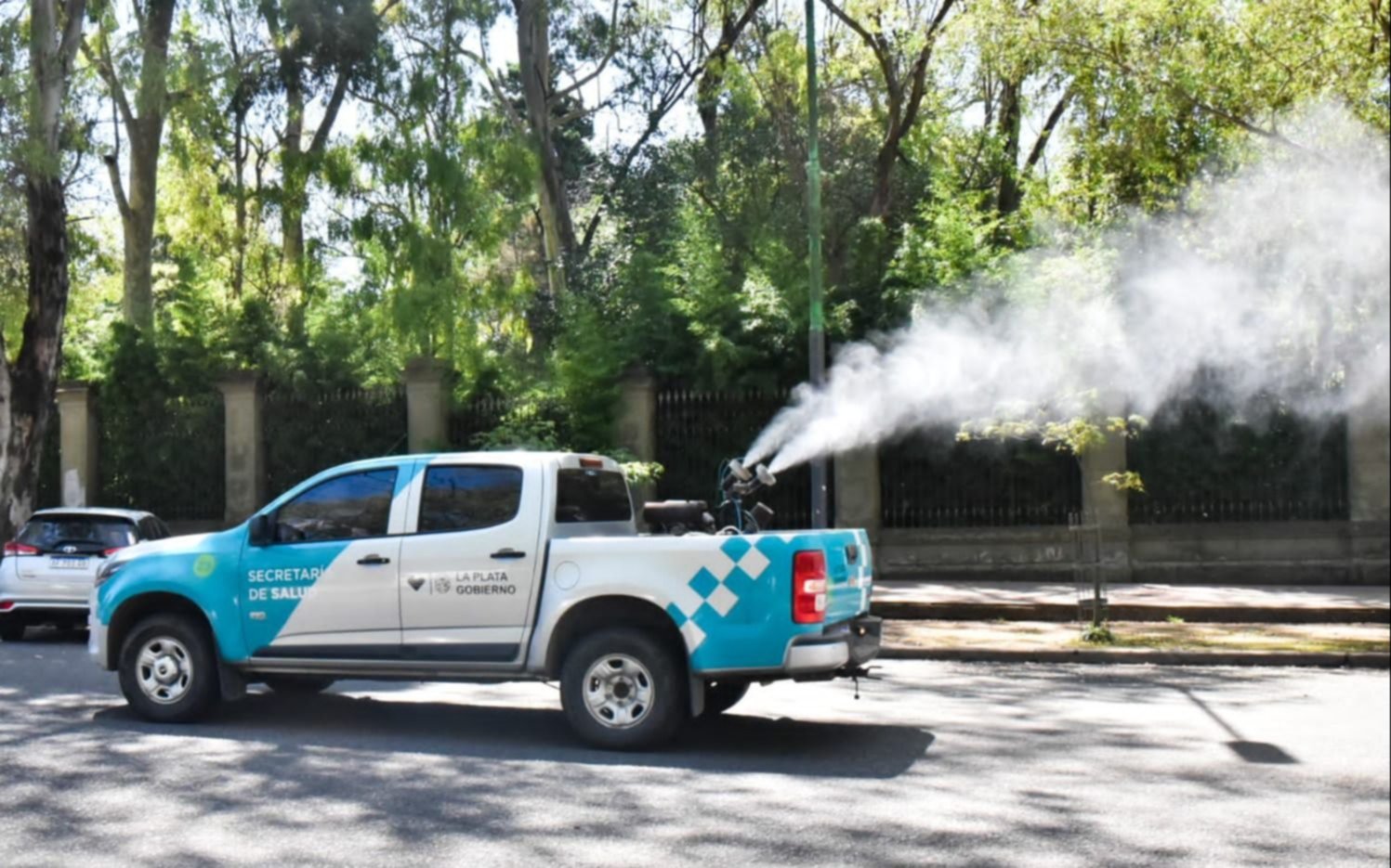 Invasión de mosquitos: barrio por barrio, dónde estarán fumigando hoy en La Plata
