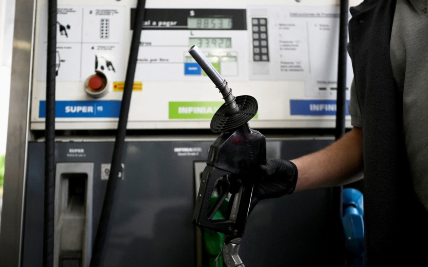 Los aumentos que llegan en marzo: luz, gas, peajes, combustibles, colegios privados y más