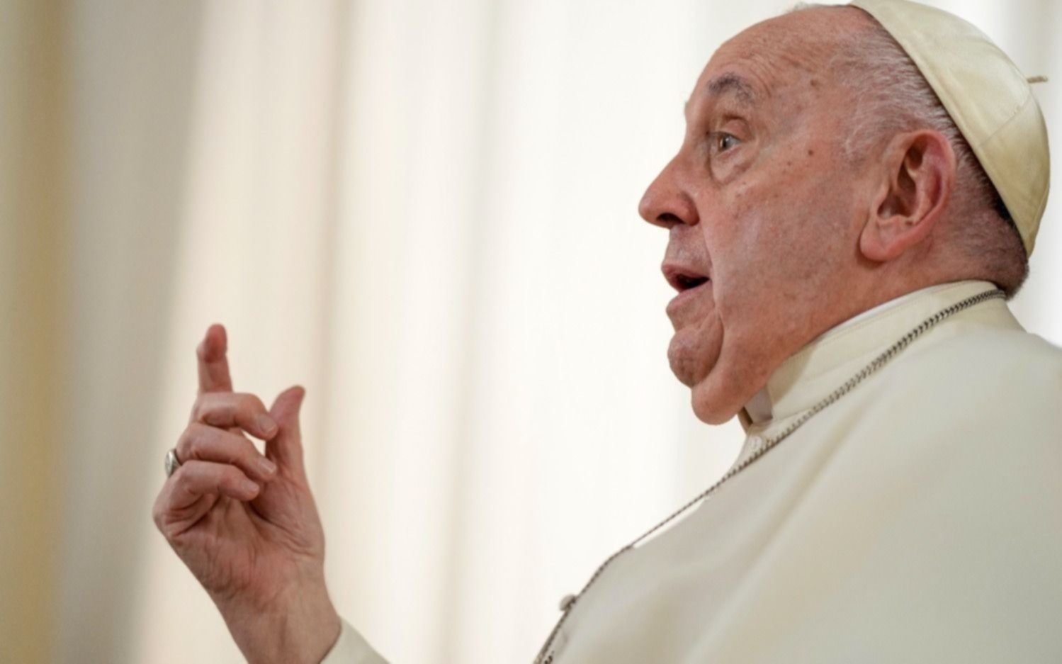 El papa Francisco fue hospitalizado en Roma para un chequeo
