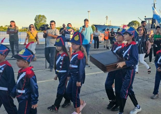 Recrearon en el Puerto La Plata el desembarco del Sable Corvo del General San Martín