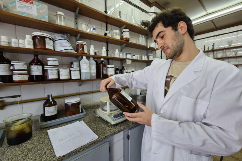 En La Plata, las farmacias activan laboratorios y ya venden sus propios repelentes