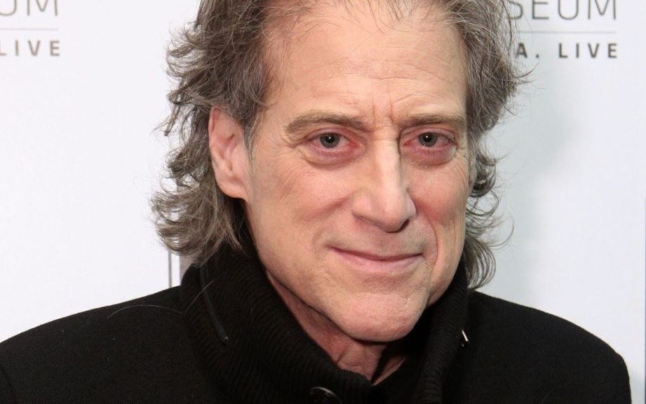 Muere a los 76 años Richard Lewis, coprotagonista junto a Larry David de "Curb Your Enthusiasm"