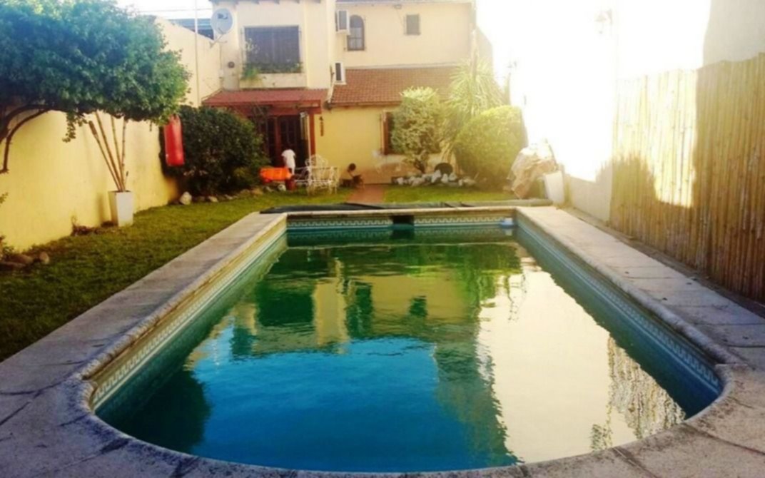 Madre se distrajo "un minuto" y encontró a su bebé de 16 meses muerto en la pileta