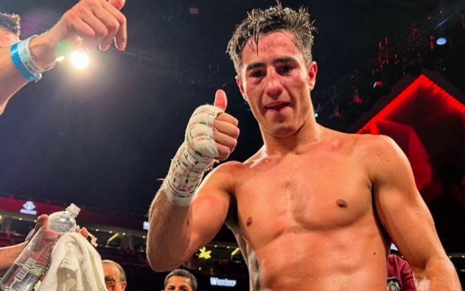 ¡Se hizo gigante! Épico triunfo del boxeador argentino Mirco Cuello ante el mexicano Olivo Barreda