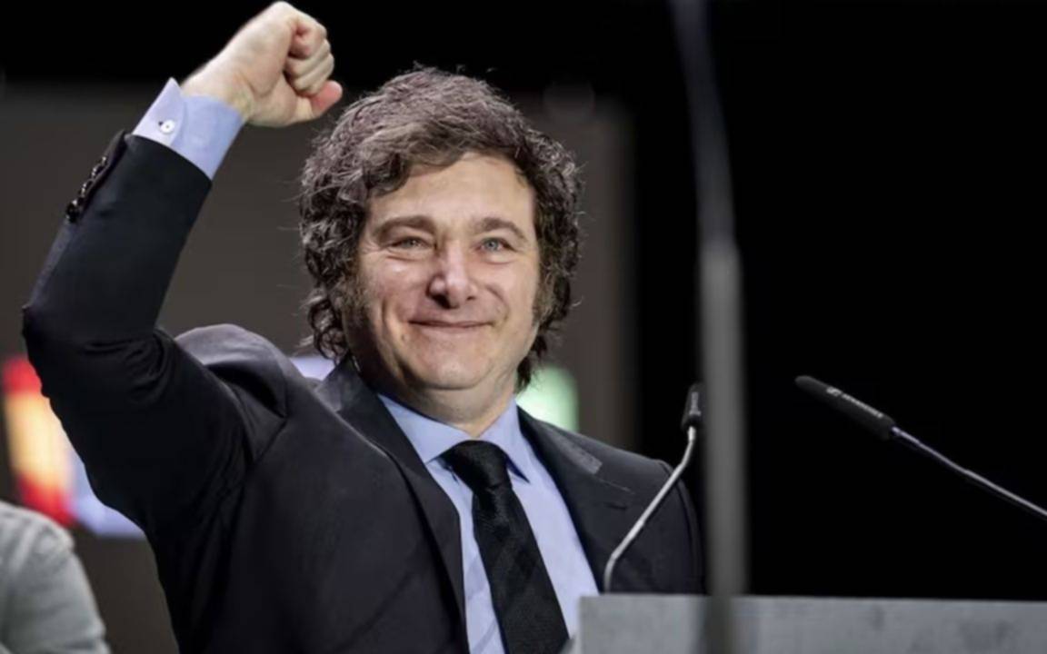 "Me encanta la idea": Milei aceptó la propuesta de un hincha de Estudiantes