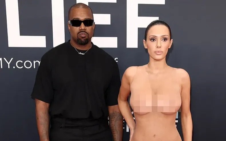 Quién es Bianca Censori, la novia de Kanye West que fue casi desnuda a los Grammy