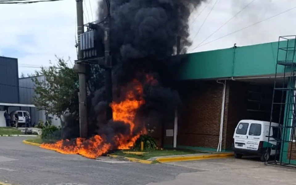 Tensión por el incendio de un transformador en el Parque Industrial de Ensenada