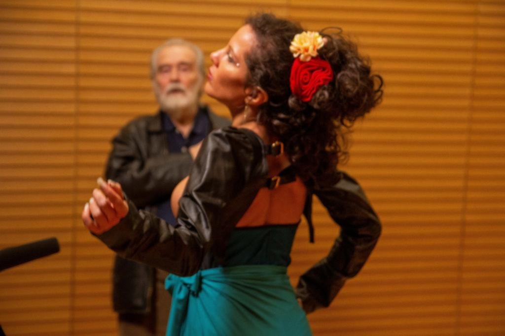 “Cantar desnuda”: música para derribar tabúes