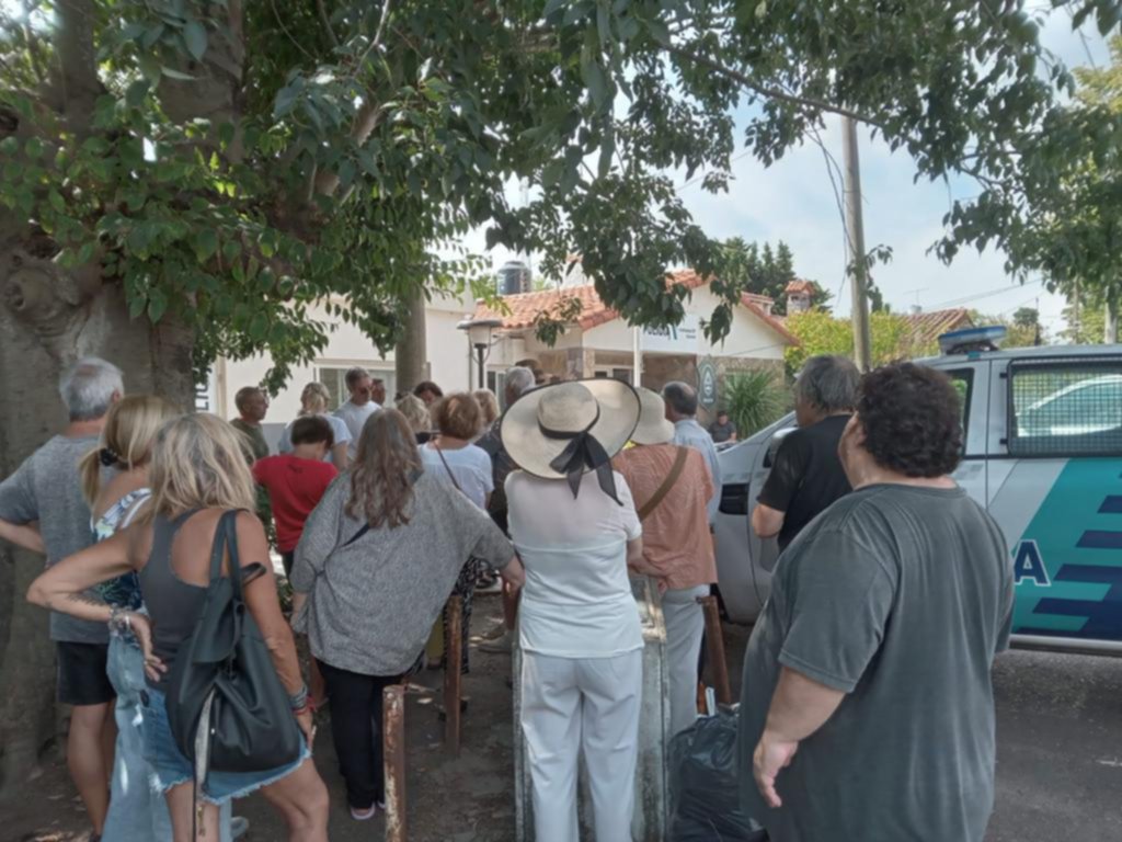 Protesta en la comisaría de Gonnet por los robos