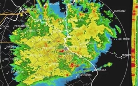 ATENCIÓN - La Plata, en alerta naranja: llegó la tormenta y la Región está en guardia por la crecida del Río de la Plata