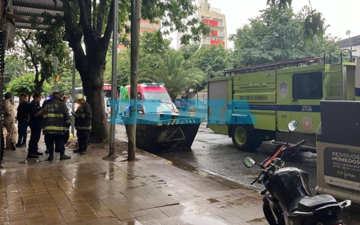 Conmoción: murió un obrero aplastado por un ascensor en un edificio de La Plata