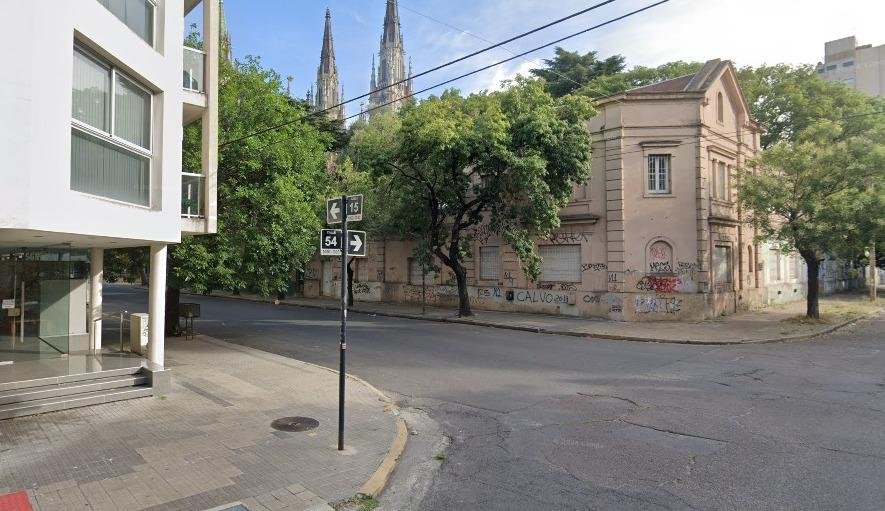La capital de la inseguridad: salvaje entradera a metros de la Catedral
