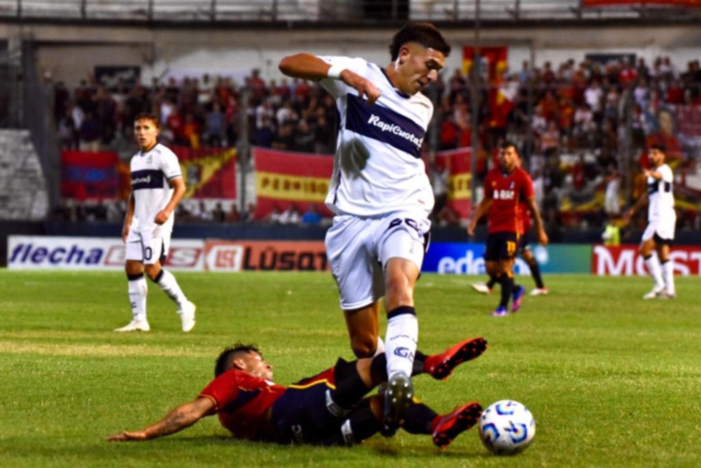 Tras 27 años, Gimnasia jugó ante el Gallego y lo pudo ganar