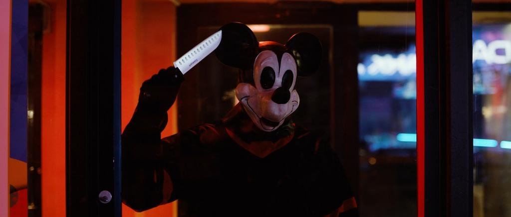 “La trampa del Ratón”: Mickey Mouse, asesino de adolescentes
