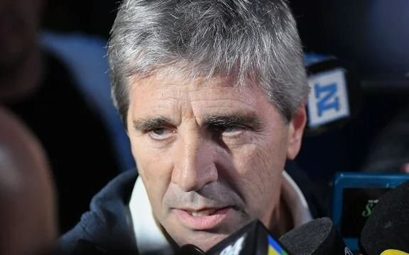 Caputo negó una posible devaluación y habló de las condiciones para levantar el cepo cambiario
