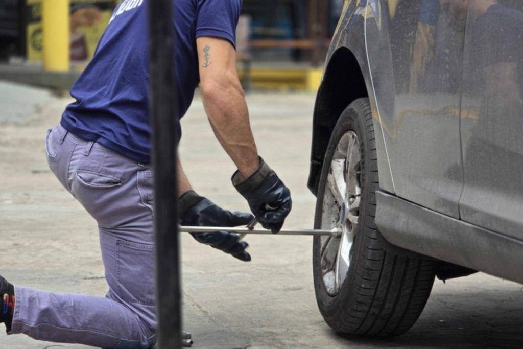 Aparecieron las cubiertas en La Plata: más marcas, venta “on line” y precio en baja