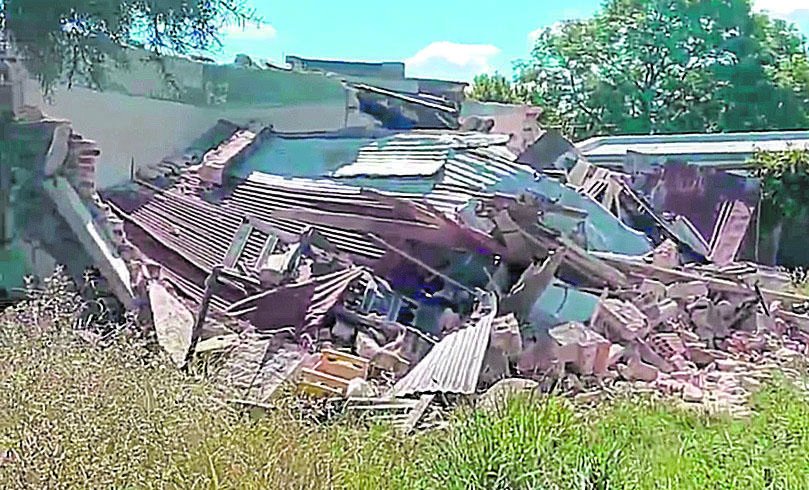 La Plata: mientras hacía los mandados en el barrio le tiraron la casa abajo
