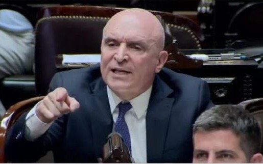 Tensión en el Congreso: Espert trató de "atorrante" a Kicillof y fue atacado por diputados peronistas
