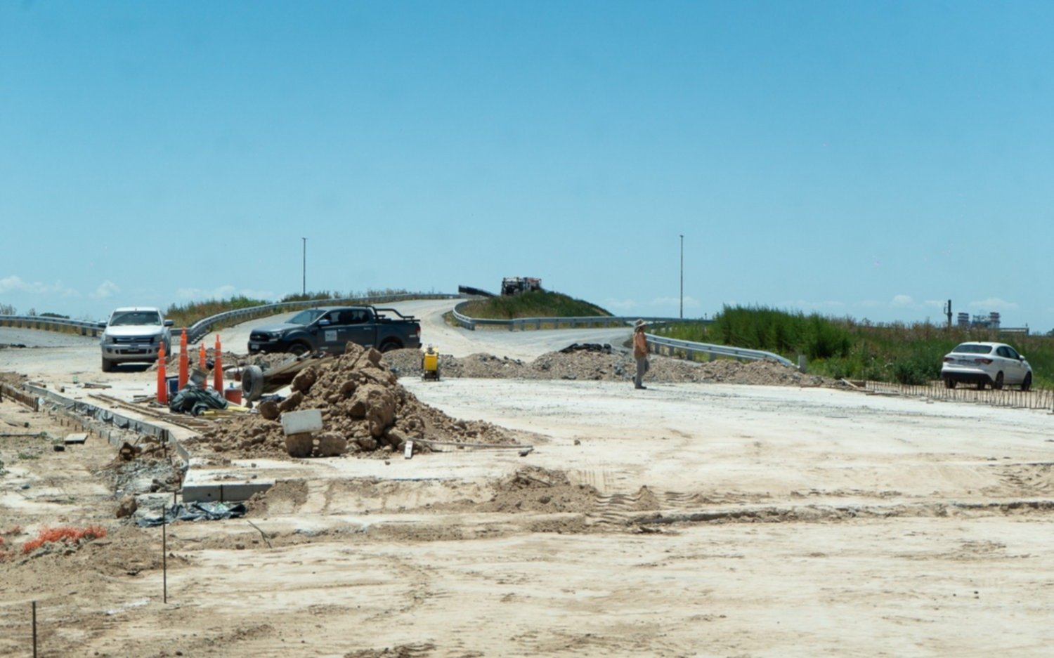 Continúa el avance de la obra hidráulica que complementa el nuevo distribuidor vial en la avenida 520