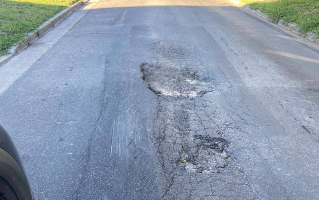 En la cuadra de 47 entre 132 y 133, con el paso del micro, ya tienen una fosa