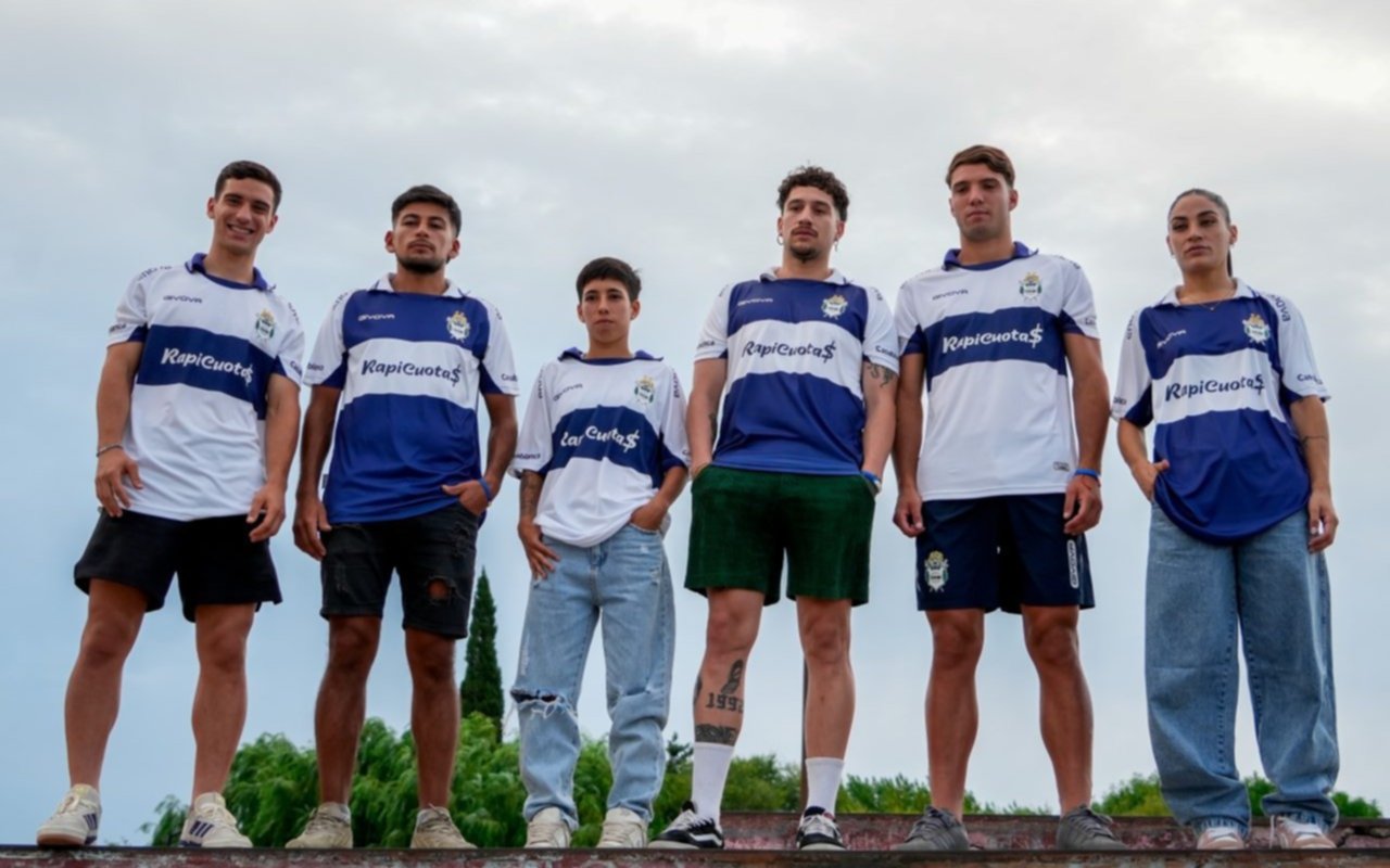 Gimnasia presentó sus nuevas camisetas con deportistas del club