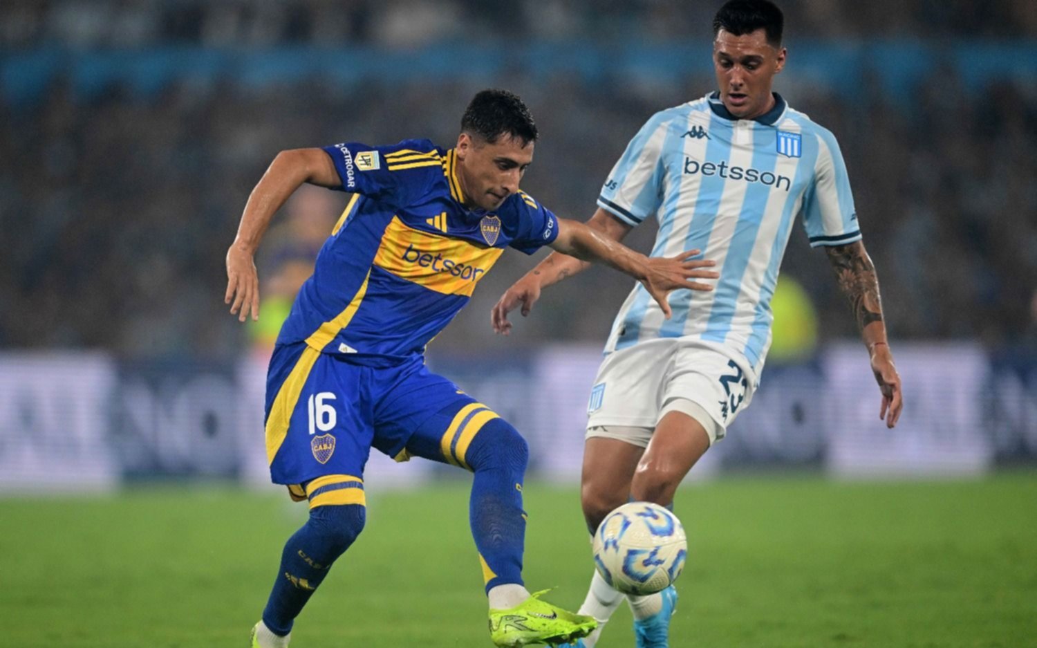 Con goles de Vieto y "Maravilla", Racing le ganó 2 a 0 a Boca en Avellaneda