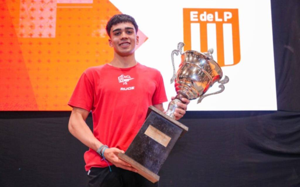 Máximo Aguilar, el nadador de Estudiantes que es top 10 nacional y necesita recursos para viajar a EE UU