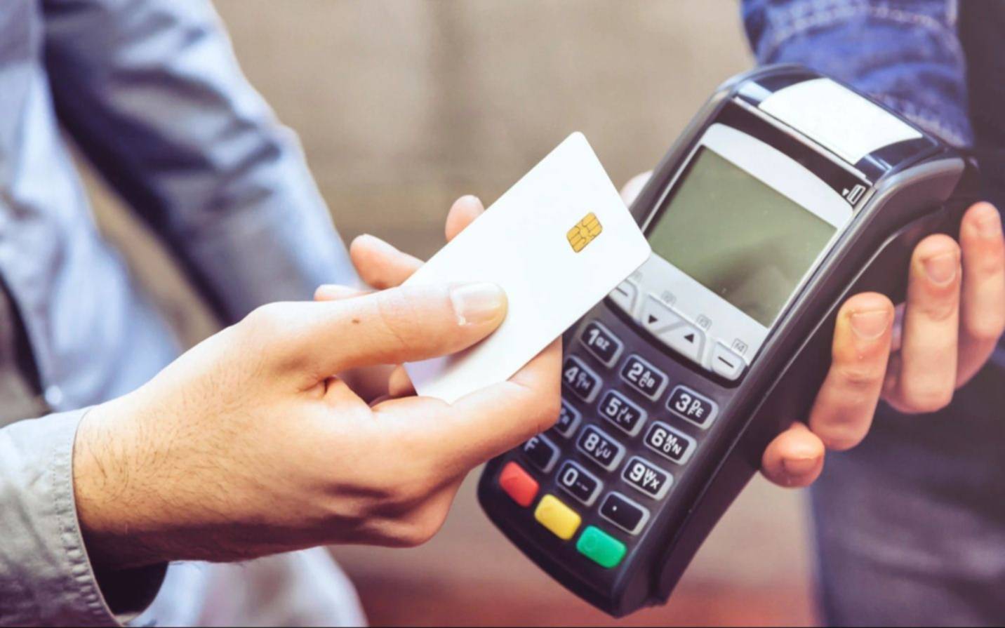 Nuevas restricciones a la hora de usar tarjetas de débito y crédito: qué tengo que saber