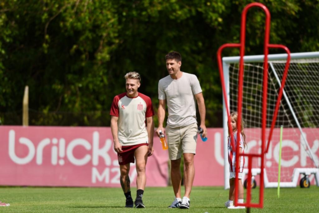 Con visita especial, Estudiantes volvió a los entrenamientos en el Country