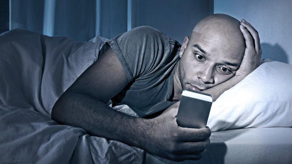 Uso problemático del celular: un 37% de los adultos reconoce sufrirlo