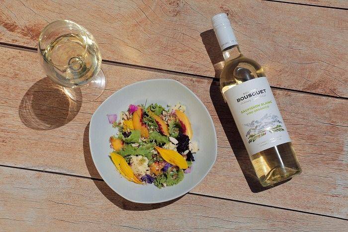 Con el calor, vino blanco y fresco, viene muy bien