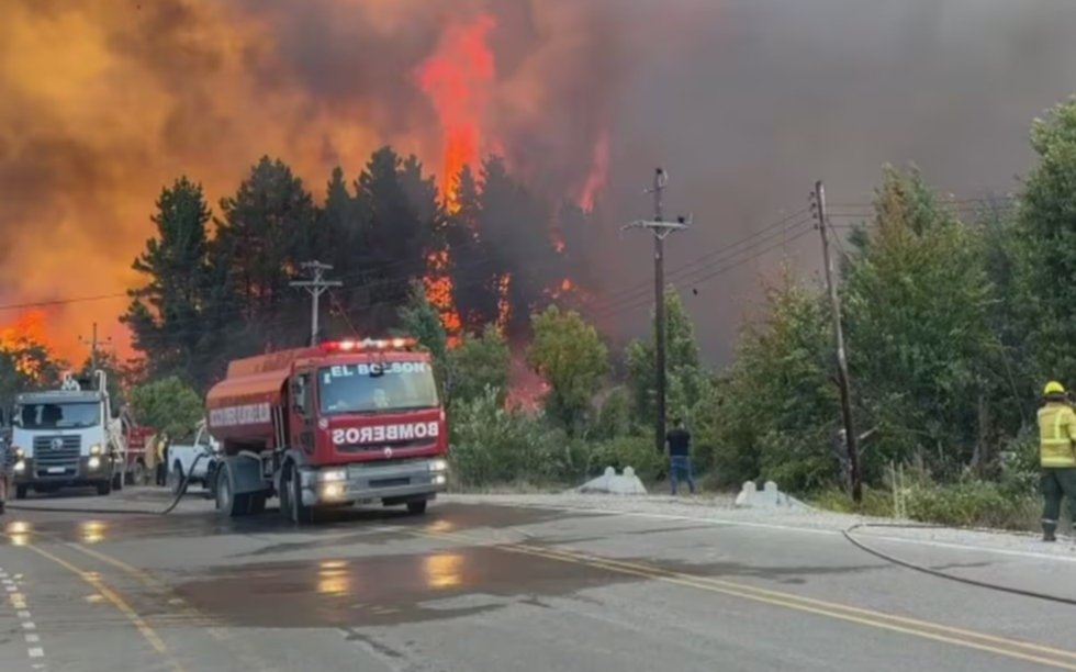 Algo de alivio: tras varios días de fuego intenso, llegaron las lluvias en El Bolsón y los vecinos lo celebraron