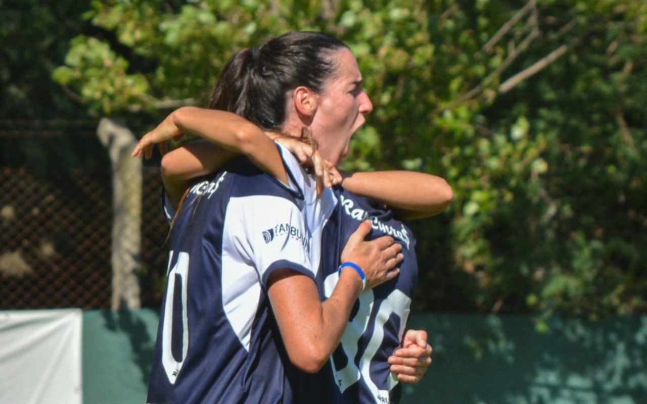Al ritmo de "Lali", el femenino de Gimnasia también logró su primer triunfo de la temporada